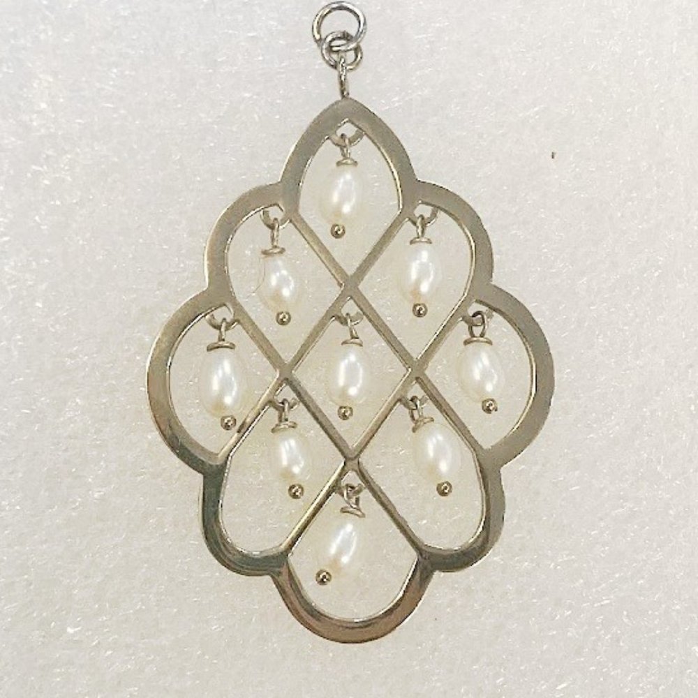STAINLESS STEEL 2” PENDANT WITH 9 OVAL DROP DANGLE GENUINE REAL PEARLS ELEGANT